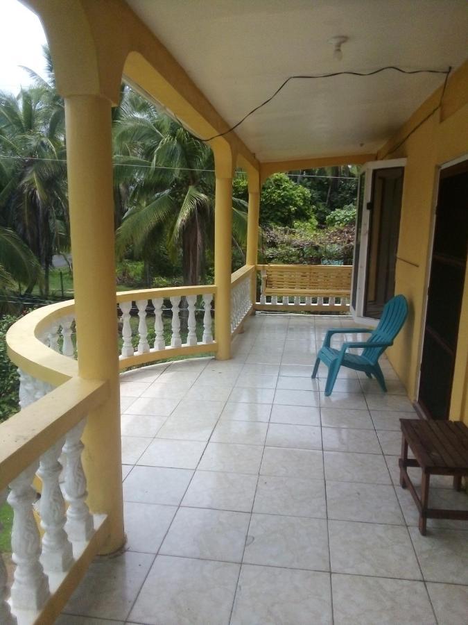 Hotel Lulu Beach Corn Island Esterno foto